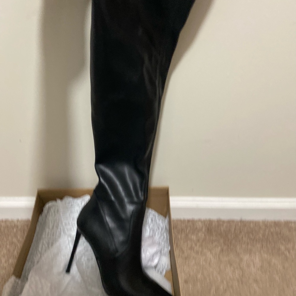 New black leather Steve Madden knee high boots